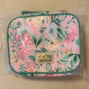 NWT Lilly Pulitzer MultiVia Amore  Lunchbag with Green Trim/ Strap.